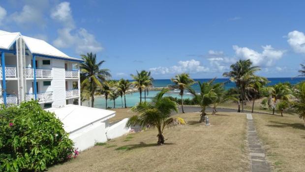 Tres Bel Appartement Avec Vue Mer, Acces Direct A La Plage Et Piscine Surveillee Saint-Francois  Exterior photo